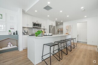 Building Photo - 20449 Park Ave