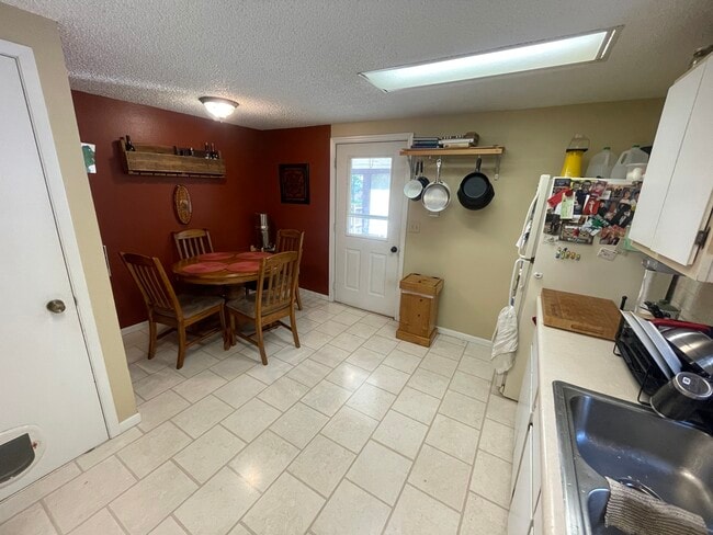 Kitchen/Dinning - 322 S 10th St