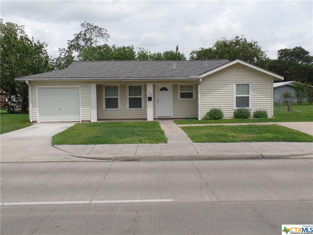 1602 Sam Houston Dr, Victoria, TX 77901 House Rental in Victoria, TX