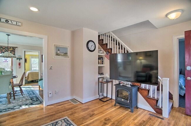 Building Photo - 343 Ocean St