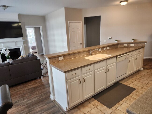 Foto del edificio - 3 Bedroom 2 Bathroom Condo in Belle Vista Gated Community