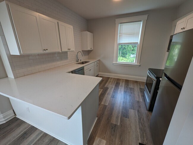 Foto del edificio - Beautiful Housing Convenient to Xavier Campus with Bonus Room