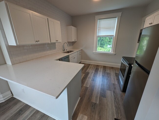 Photo - Beautiful Housing Convenient to Xavier Campus with Bonus Room Apartment