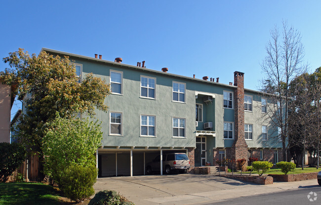 Building Photo - Land Park Apartments