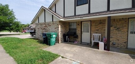 Building Photo - 3012 N Bell Ave