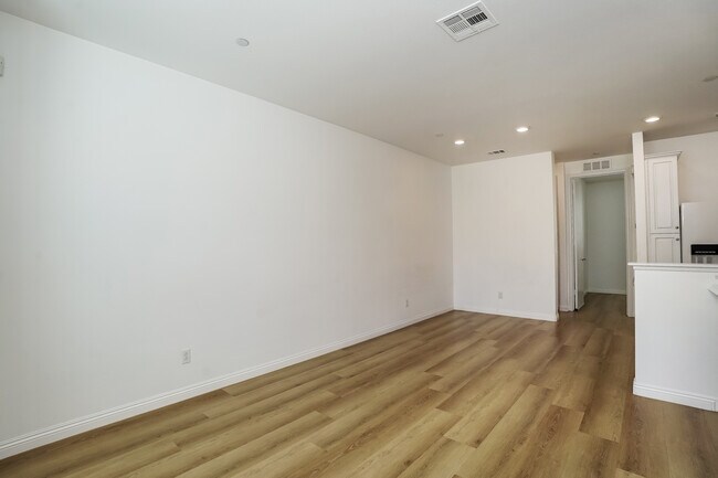 Foto del edificio - 7235 Cedar Rd