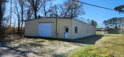 Building Photo - 1347 US 17 S