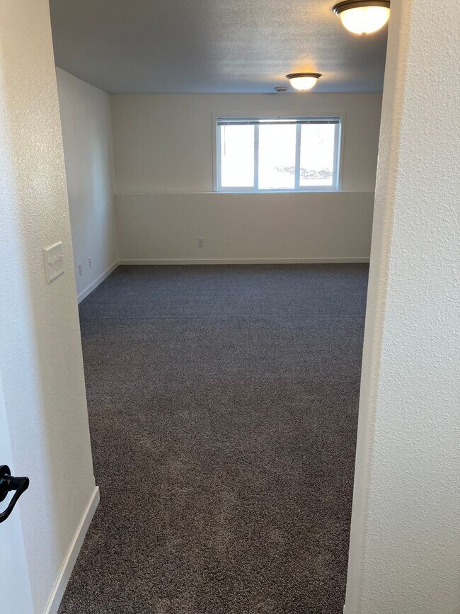 Foto del edificio - 4 Bed  3 Bath Twin Home