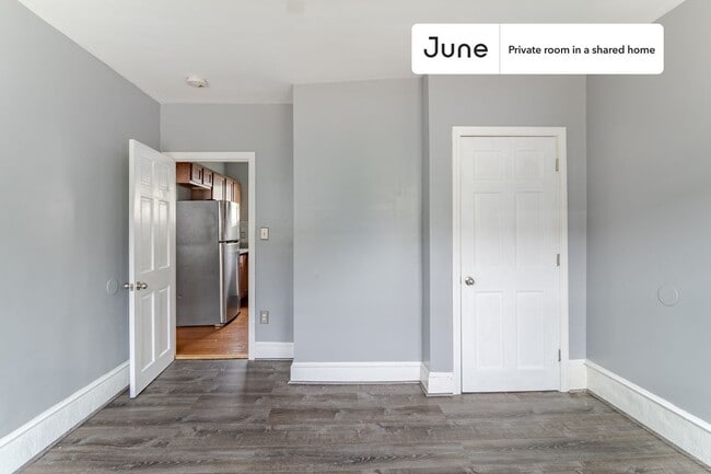 Building Photo - Room in Shared 3 bed/1.5 bath home