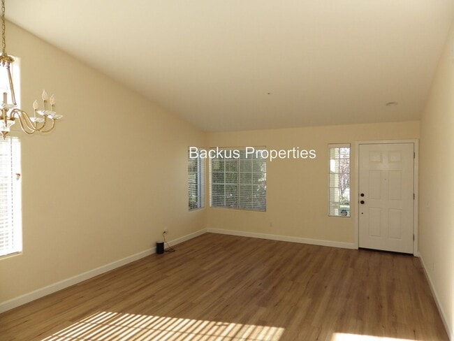 Building Photo - Wonderful Four beddroom home on Chamise Dr...