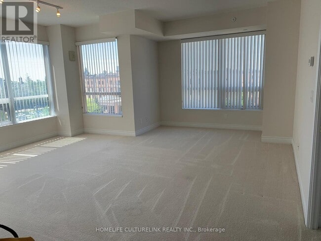 Building Photo - 11211 Yonge St