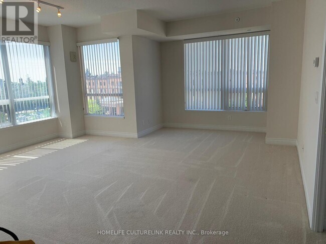 Photo du bâtiment - 11211 Yonge St