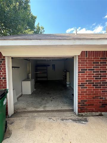 Building Photo - 403 E R Ellis Ave