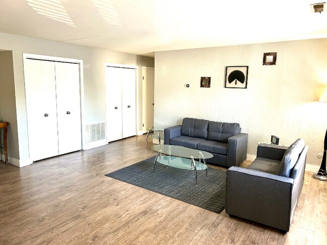 Foto del edificio - 4028 N Illinois Ave