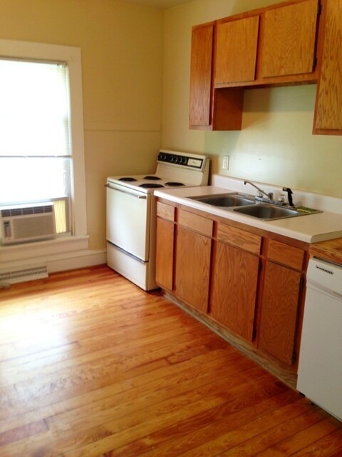 Building Photo - 1105 McCormick Street