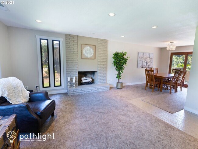 Building Photo - 10009 SE 11th St