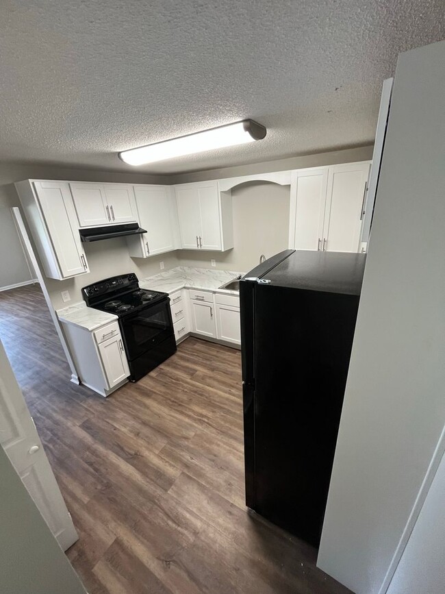 Building Photo - Ash Street Ext (807)
