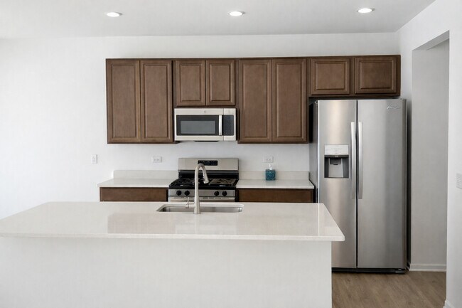 Foto del edificio - 16517 Golden Vly Ln