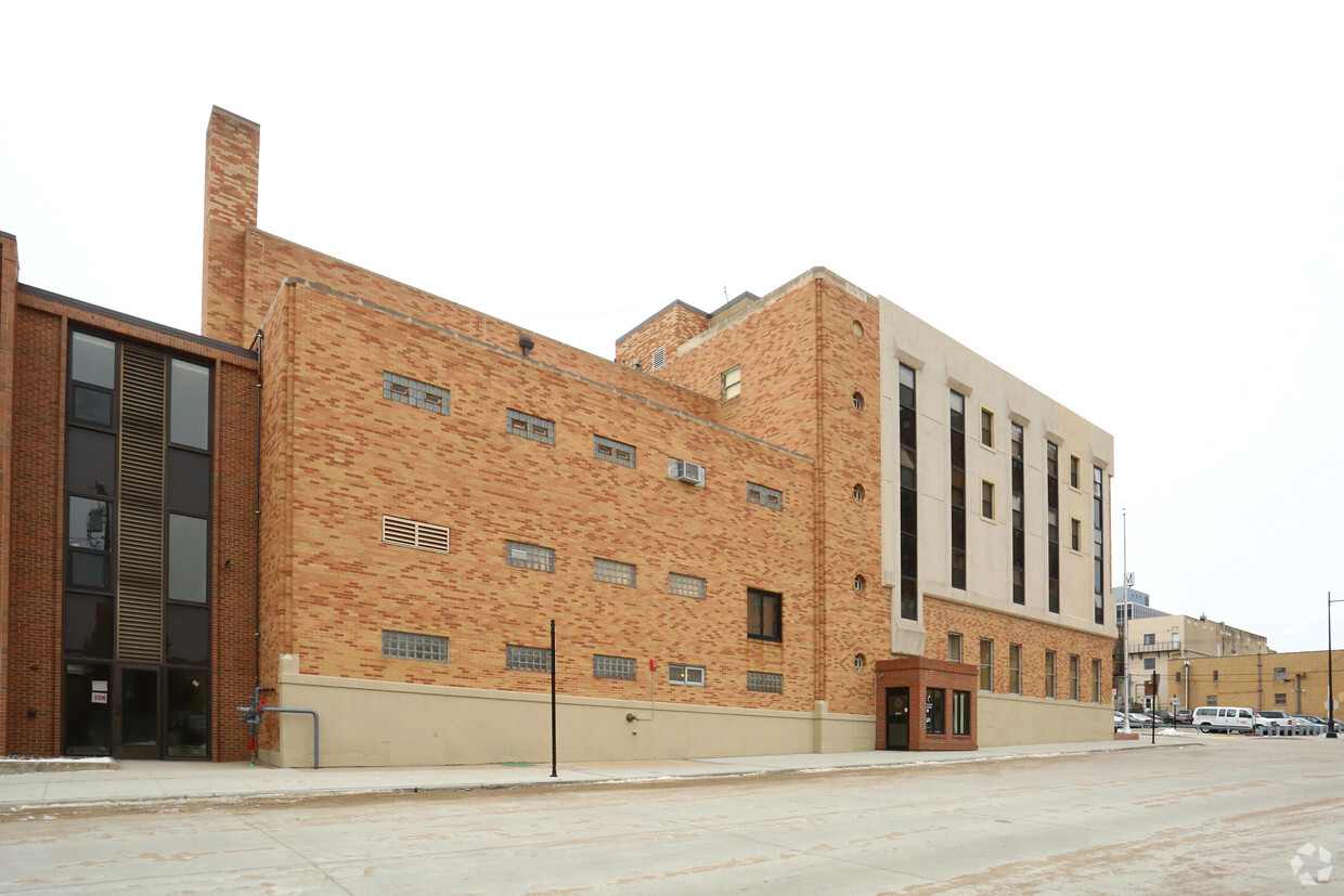 Building Photo - 105 1st St SE