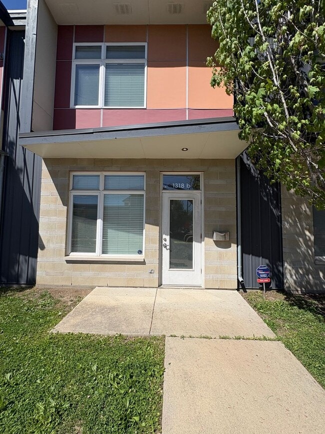 Photo - Beautiful 1 bedroom Modern Townhome