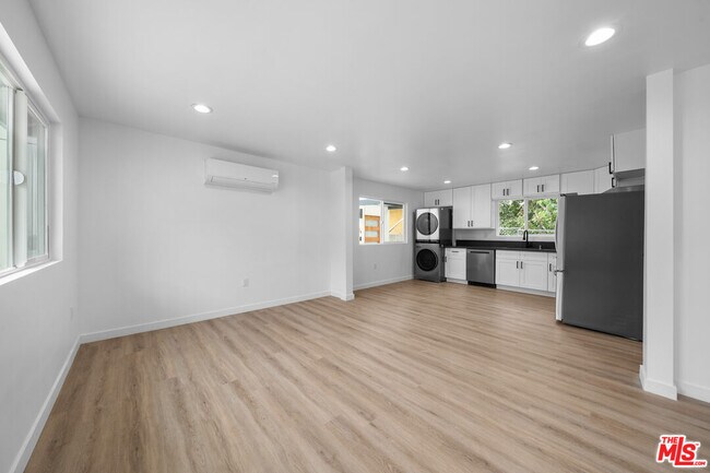 Foto del edificio - 1535 N Kingsley Dr