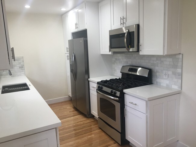 Foto del edificio - 532 N Croft Ave