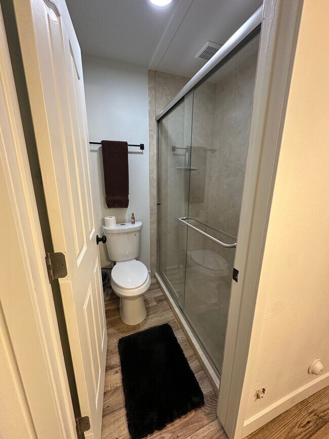 Building Photo - Partially furnished condo in Orem