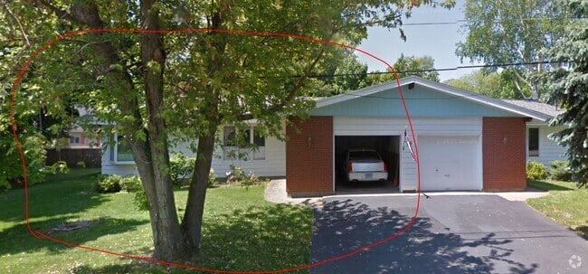 Front of House/ One Car Garage - 39 Baylis St