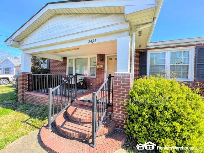 Building Photo - 2434 Alder St