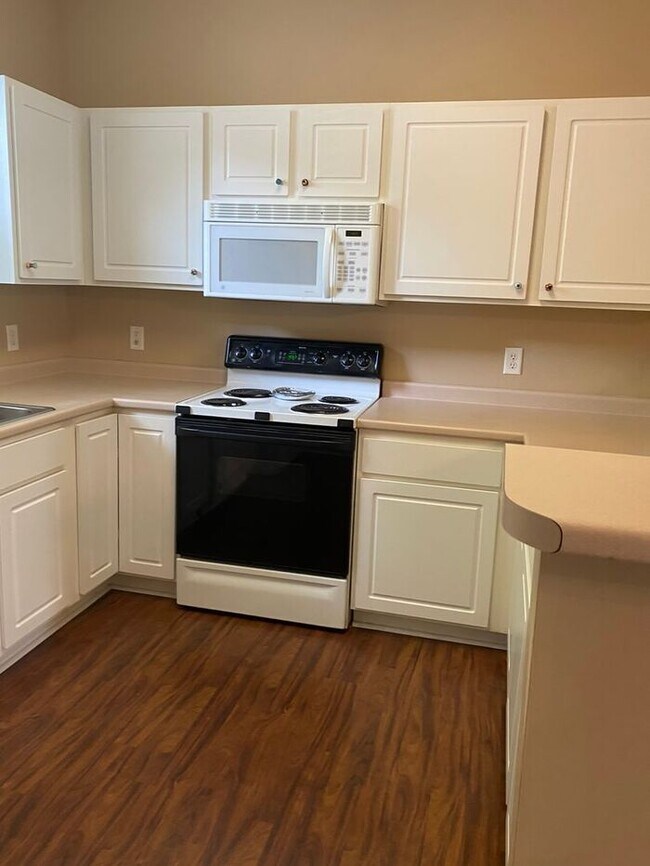 Foto del edificio - 4424 Pine Hollow Dr