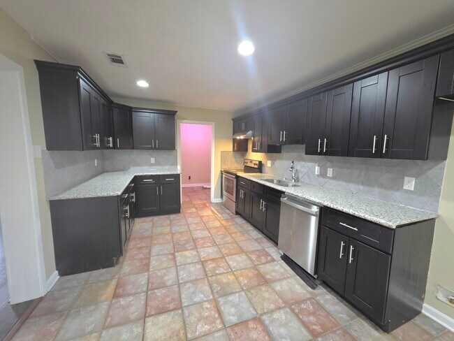 Foto del edificio - 5219 Goodland Dr