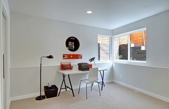 Photo - 3bd/2.5ba Seattle Townhome