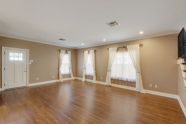 Building Photo - 1507 Elton Ln