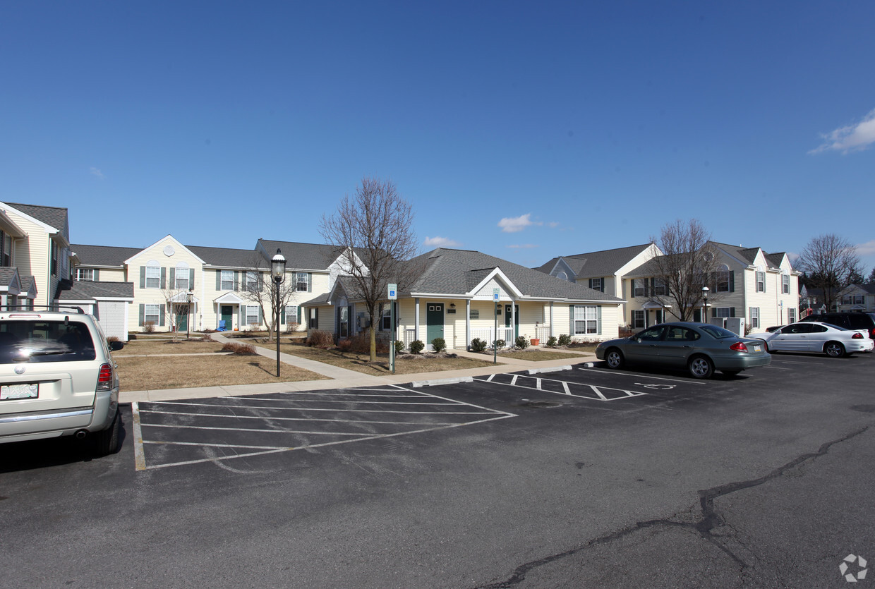 Building Photo - Villas at Orchard Run