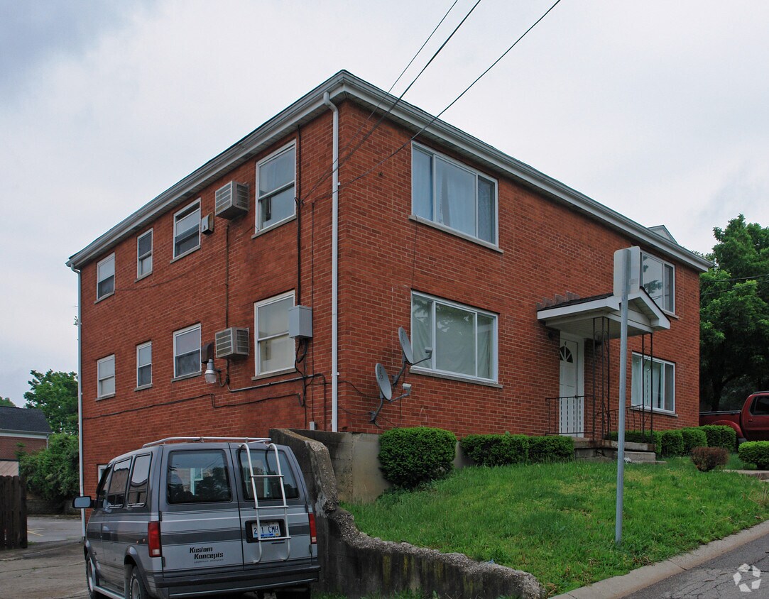 Primary Photo - 4 Short Hill Ln