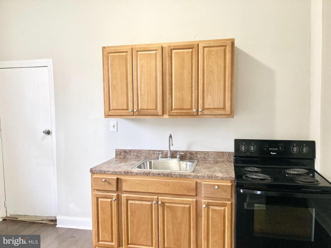 925 W Seltzer St, Philadelphia, PA 19133 Townhome Rentals in