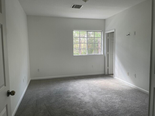 Building Photo - 5024 SE Mariner Garden Cir