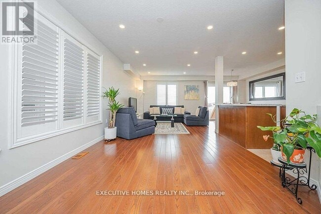 Building Photo - 129 Periwinkle Dr