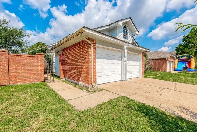 Building Photo - 9310 Corner Oaks Ln