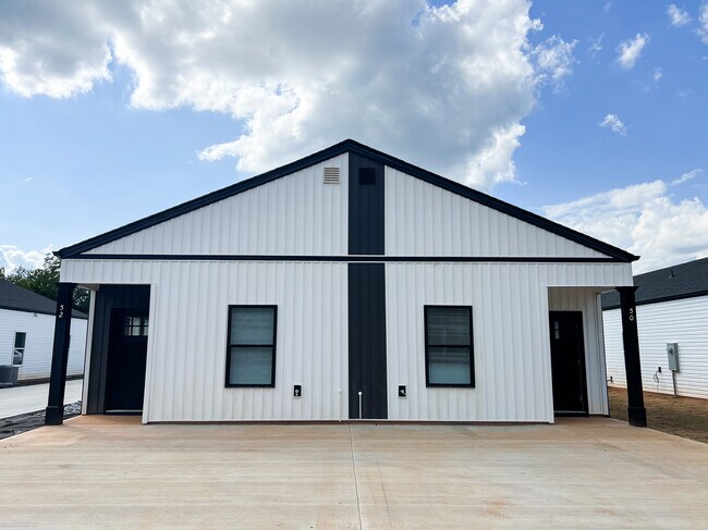 Foto del edificio - 90 Old Farm Rd