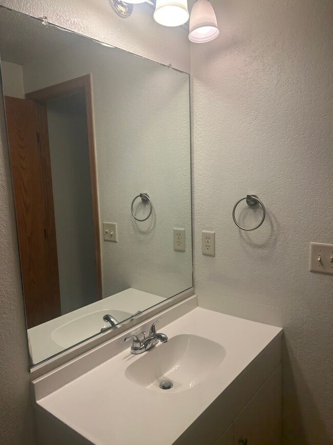 Building Photo - 3 Bedroom Home with Finished Basement - Cl...