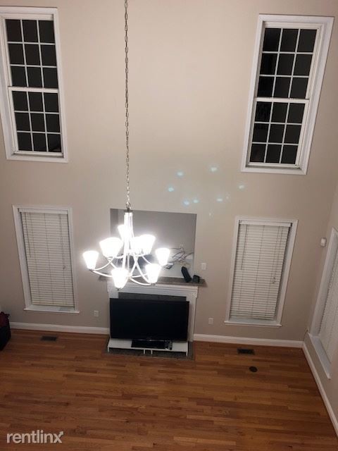 Foto del edificio - 5004 Amberwood Cir