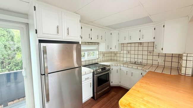 Building Photo - 14723 Martell Ave