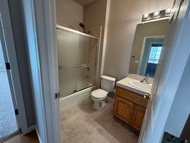 Building Photo - Beautiful 3 bedroom 2 bath home, backing u...