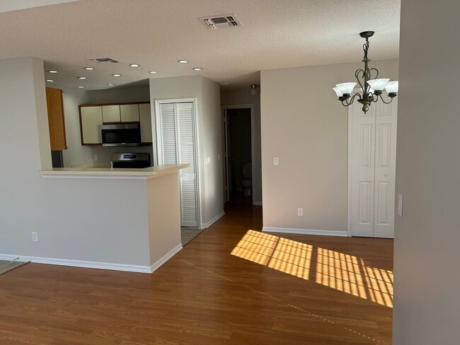 Building Photo - Centrally located Hidden Springs is the place to be!