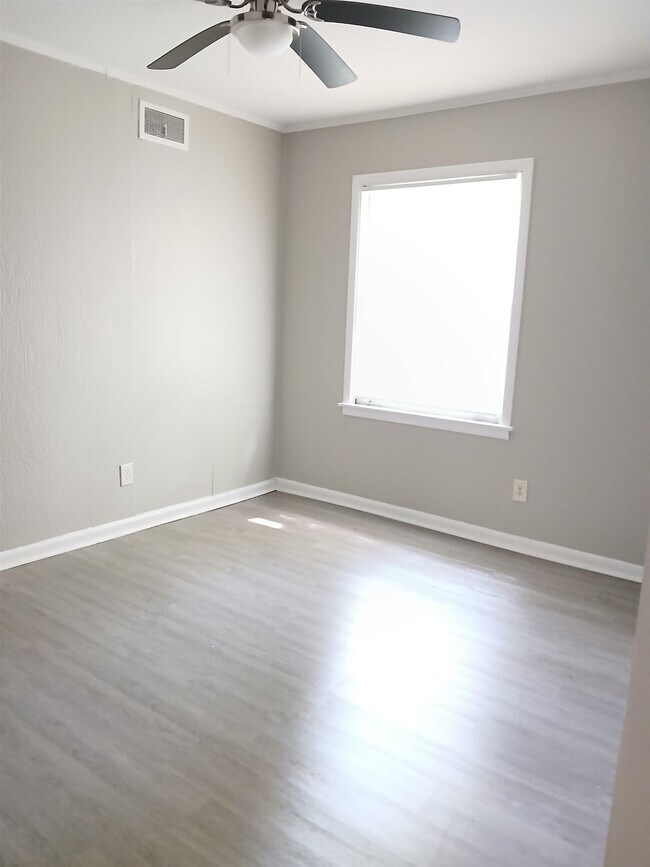 Building Photo - 3514 Hallbrook St