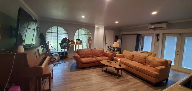 Foto del edificio - 1815 Greenwood Dr