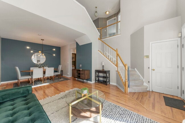 Building Photo - 2020 Juniper Ct