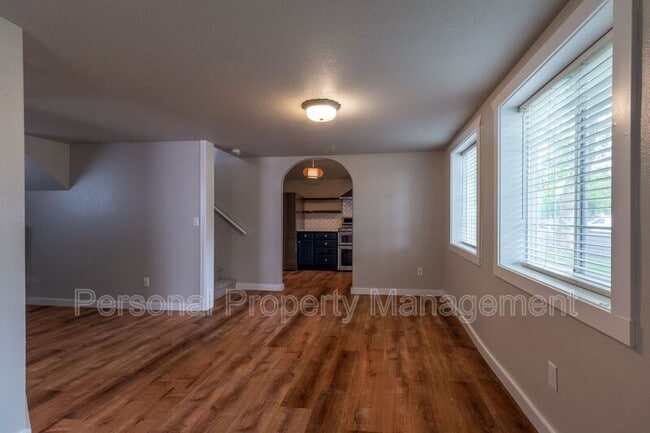 Foto del edificio - 401 W McLoughlin Blvd