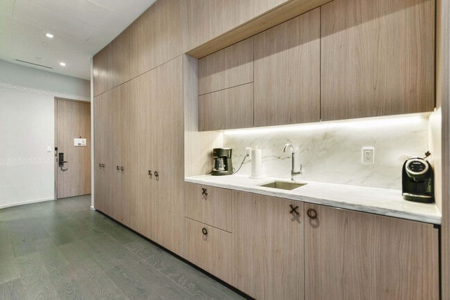 Building Photo - 801 S Miami Ave